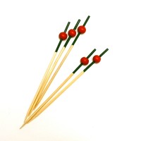 Brochette bambou Perle rouge sur vert
