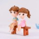Figurines Enfants sur un banc