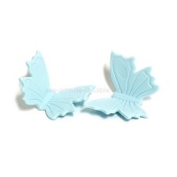 Petit papillon bleu pâle en gumpaste