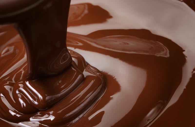 Comment tempérer le chocolat noir, au lait et blanc.