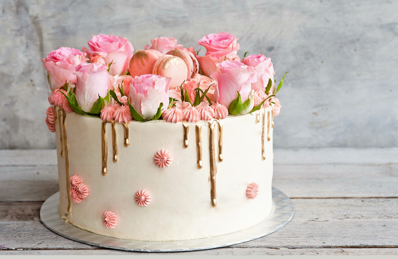 Fleurs naturelles sur un gâteau : un risque ou non? - Aux Arts de la Table