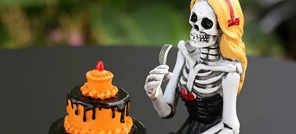 Miss Skeleton et son gâteau